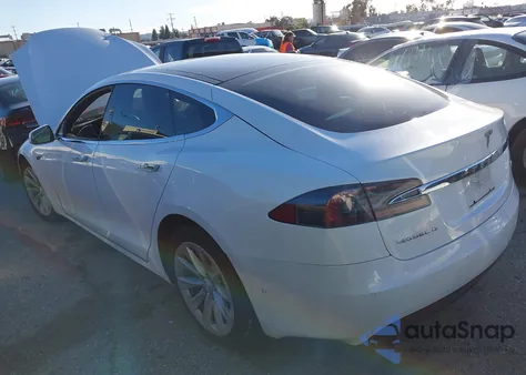 2016 Tesla Model S 60D/70D/75D/85D/90D z USA, uszkodzony, nr VIN 5YJSA1E25GF138411